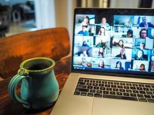 How to manage communications with international clients and colleagues