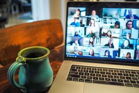 How to manage communications with international clients and colleagues