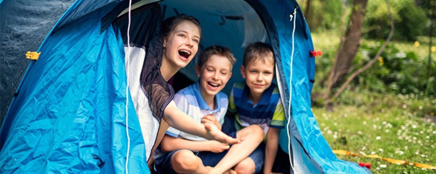 parents and kids camp in the garden during the summer holiday