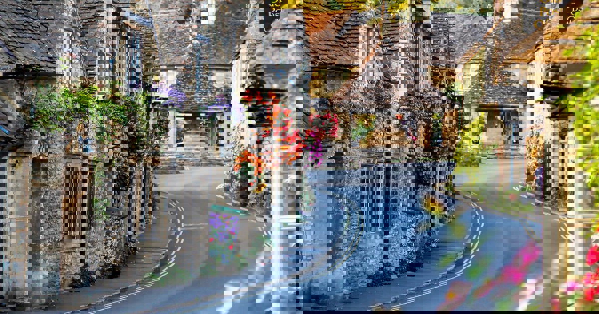 Most Romantic (& Affordable) Things to Do in the Cotswolds for Couples