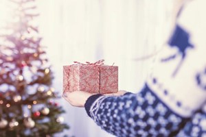 Tips to wrap your Christmas gifts like a pro